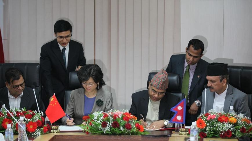 与中国接壤的尼泊尔地区,中国与印度相邻的尼泊尔