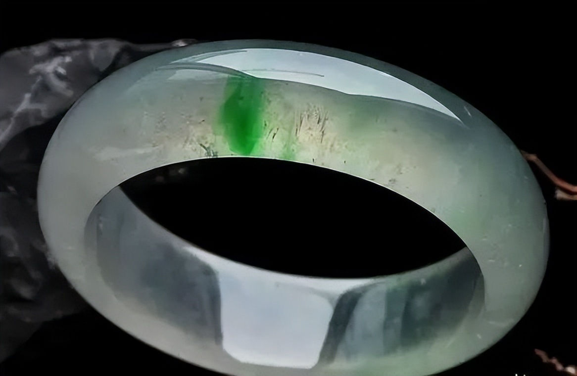 冰种玉手镯的寓意,冰种翡翠的手镯价格及图片欣赏