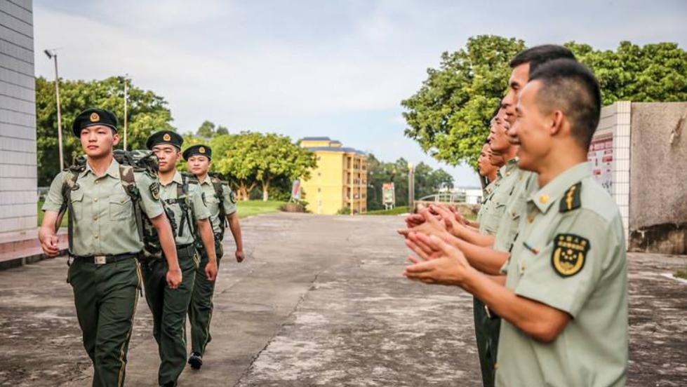 军校生在部队可以当军官吗,军校本科生到部队后的晋级方式