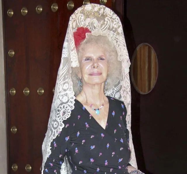 西班牙女公爵第三任丈夫,西班牙女公爵电影完整版