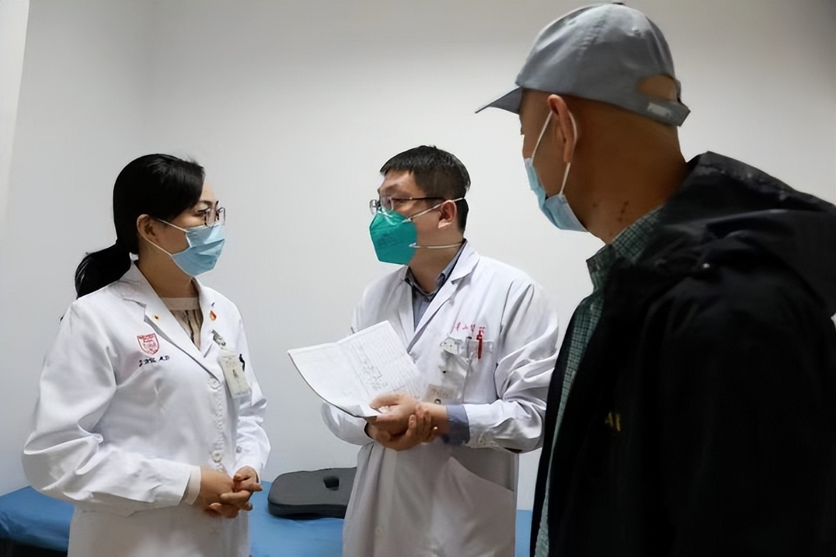 华山医院皮肤科特异性皮炎,上海华山医院皮肤科特应性皮炎