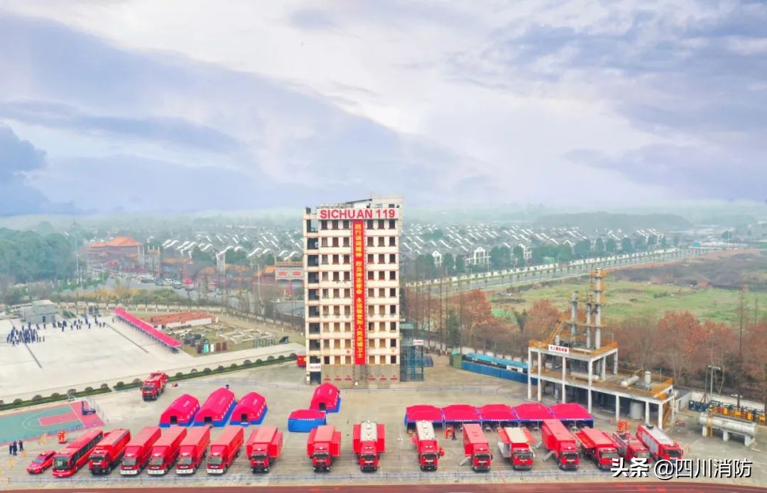 “春节我在岗·万家灯更亮”系列报道（一）|四川消防守护您的温暖除夕