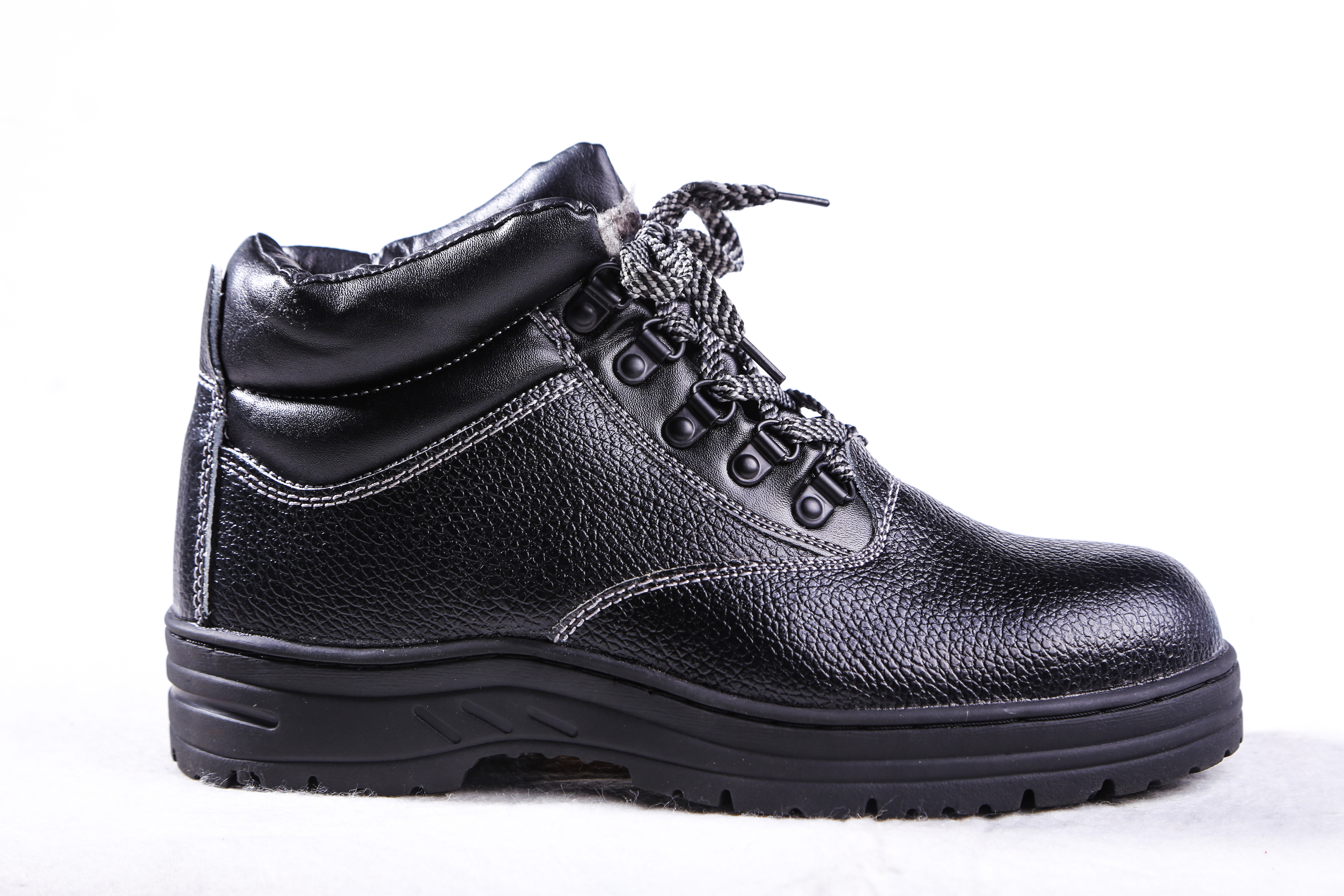 劳保鞋挑选攻略技巧,焊工劳保鞋怎么选