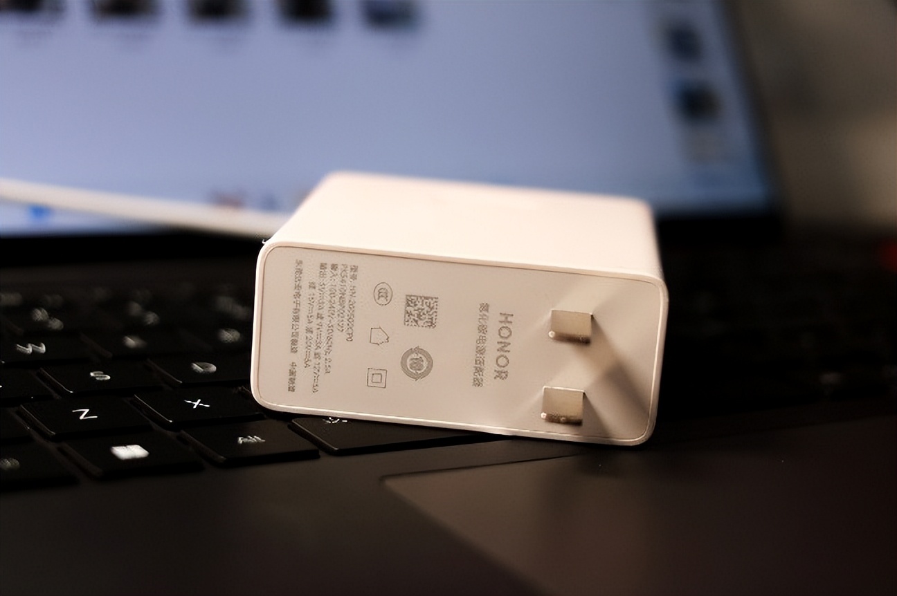 荣耀magicbookpro16.1锐龙版评测,轻薄笔记本推荐荣耀magicbook14