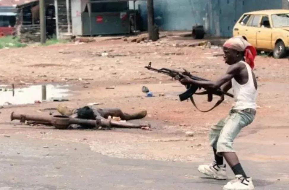 被持枪抢劫还挂了彩，刚果布淘金余热未退，如此致富路危险重重