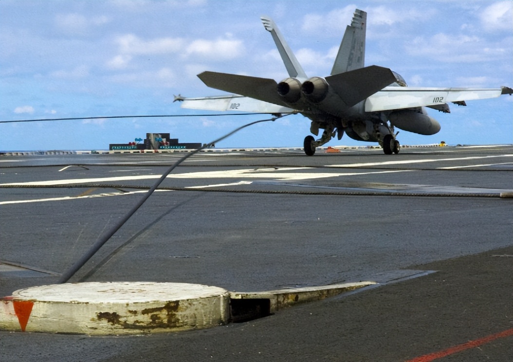 世界上第一艘航母是哪一年发明,一艘航母即将面世领先世界50年