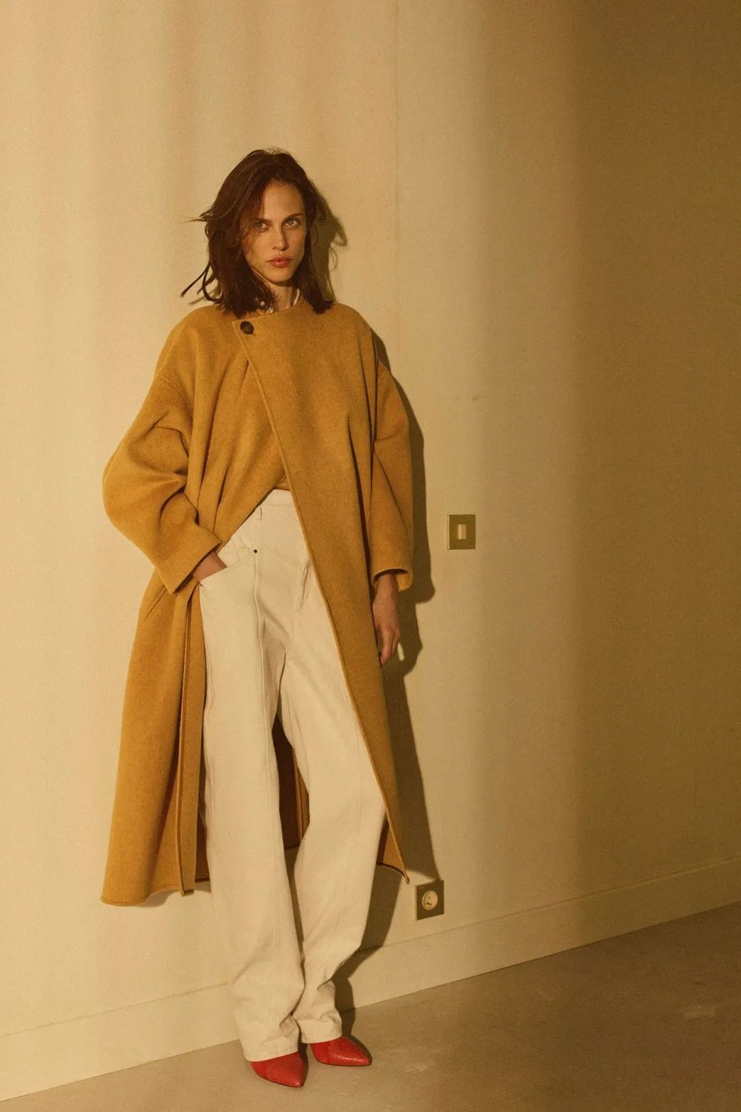 棕驼色大衣高级感穿搭,米驼棕大衣配什么颜色的内搭衬衫