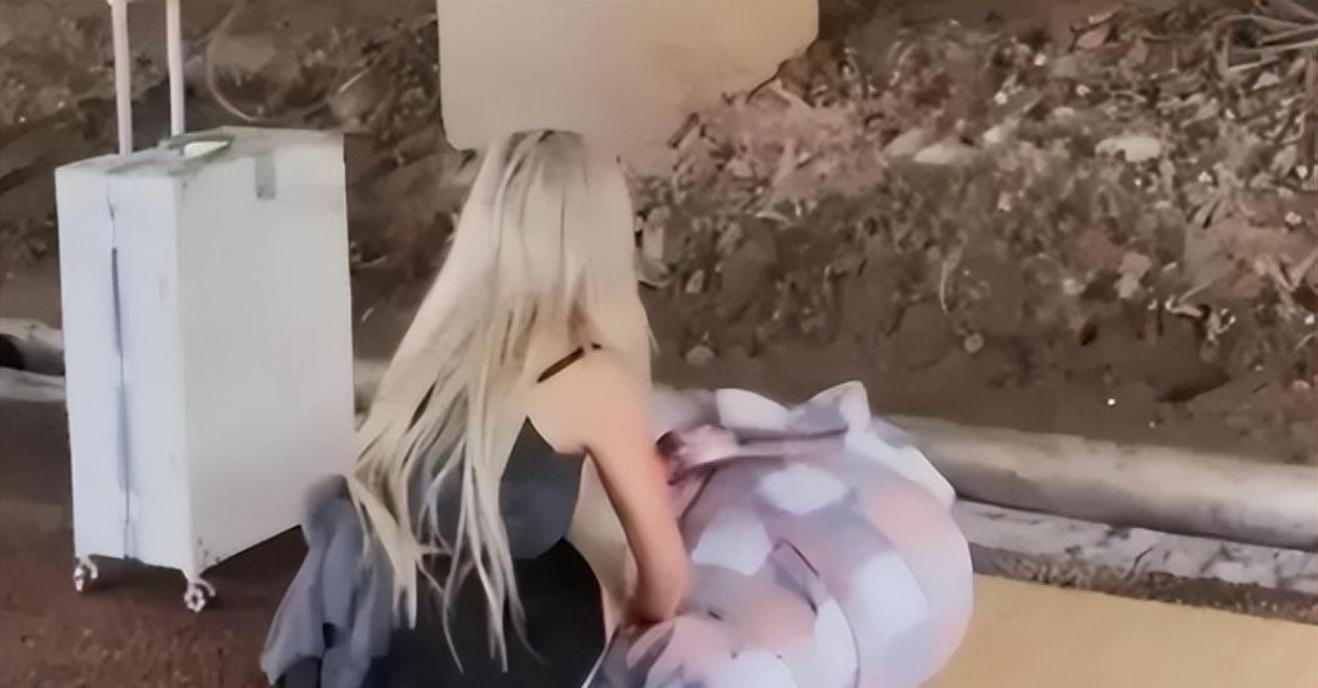 上海富家女奢靡生活曝光,桥洞流浪女的真实生活