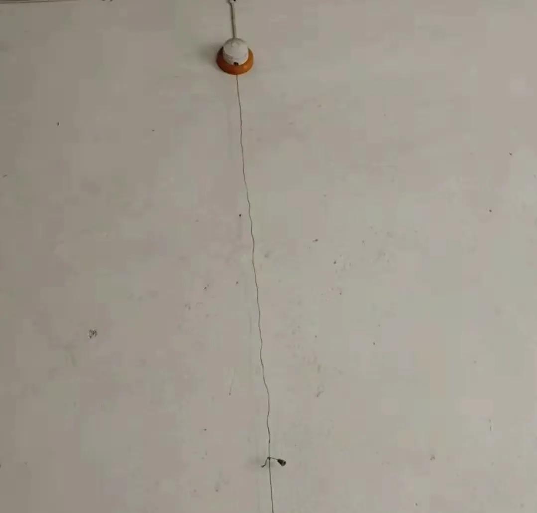 你可还记得黑白电视机上的彩色贴膜？回顾一些八九十年代生活用品