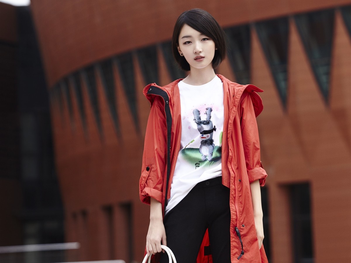 周冬雨刚出道和张艺谋采访,张艺谋周冬雨第一次见面