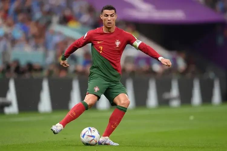 C罗,是英勇迟暮还是?让我们看看他的荣誉