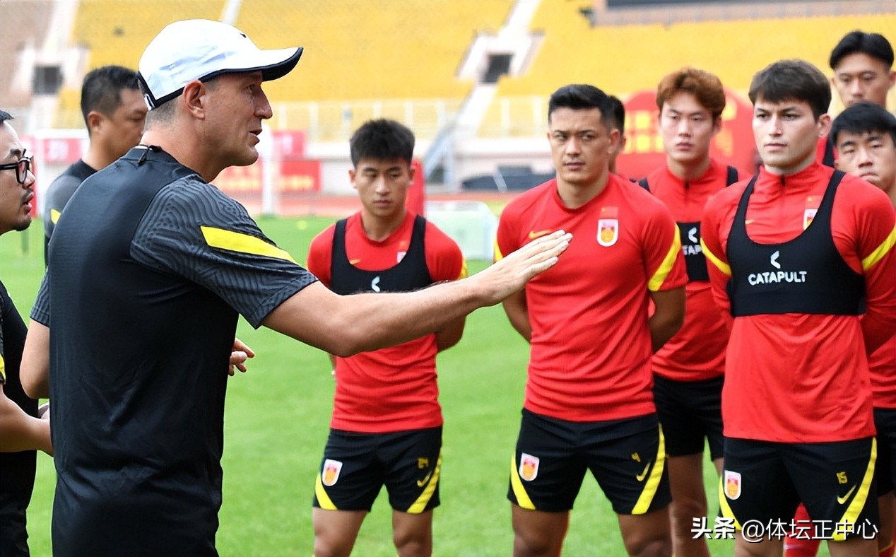 国足教练李霄鹏工资,国足主帅工资