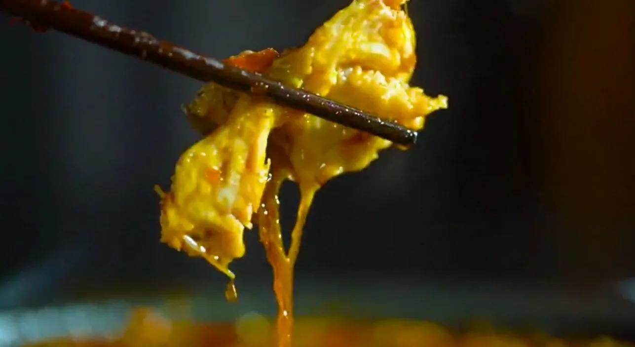 美味柴火鸡铁锅炖,美味柴火鸡汤