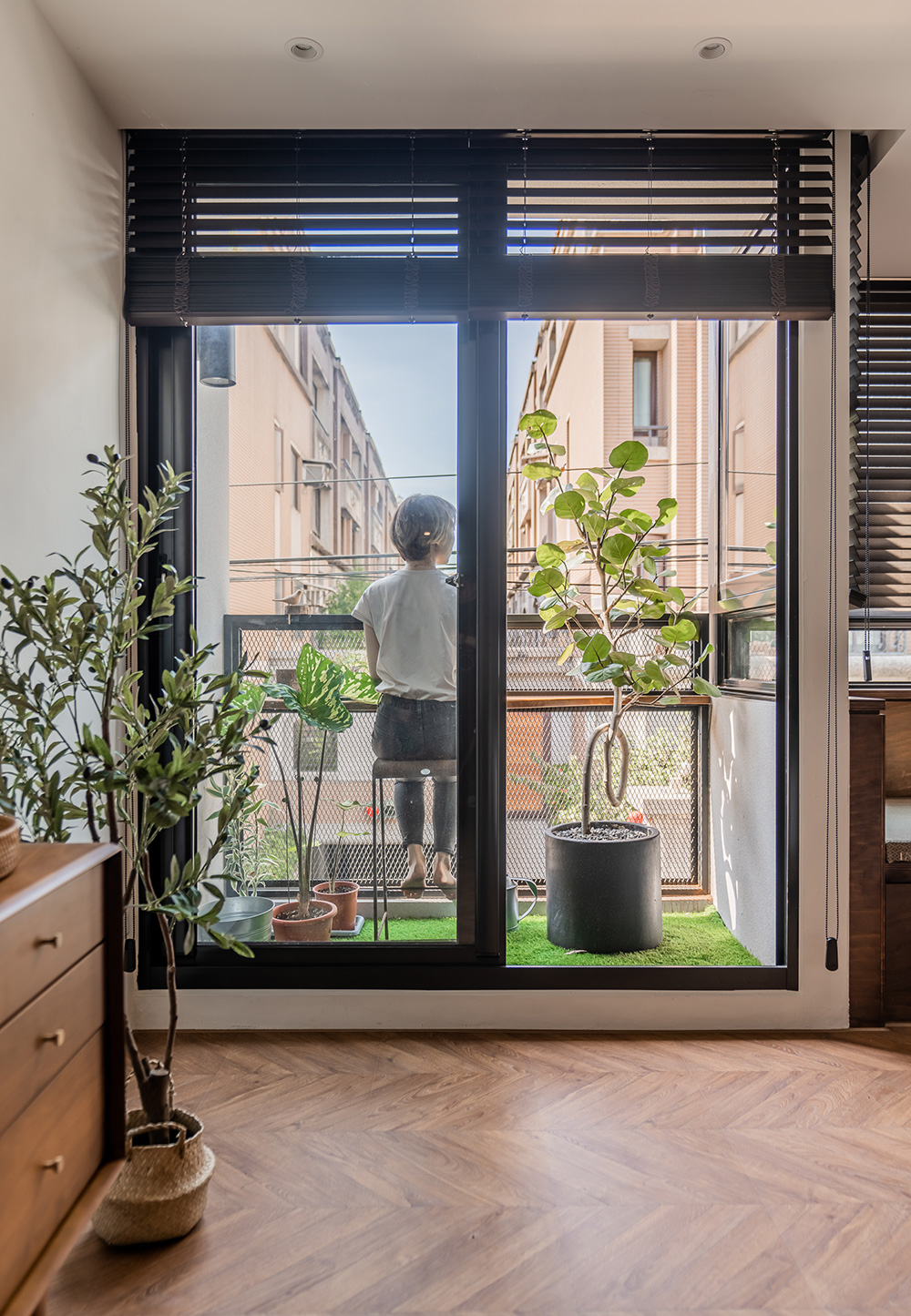 挑高两层小房间设计,40平米两层简约独立屋