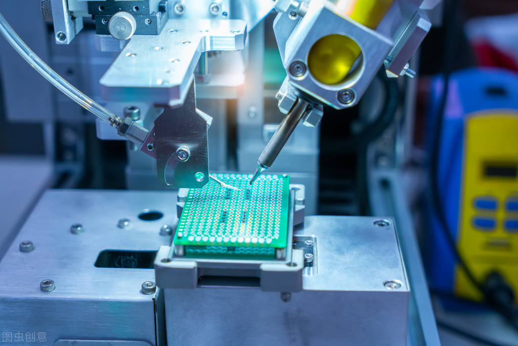 我国5纳米光刻机研制成功了吗,中国14nm工艺国产化了吗