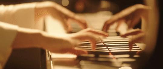 自学钢琴用手卷钢琴靠谱吗,买钢琴应该买电子钢琴还是手卷琴