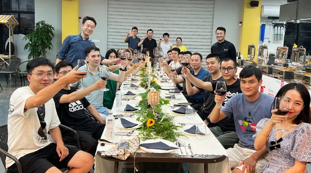 现在加盟的炸鸡店靠谱吗,炸鸡现在适合开店