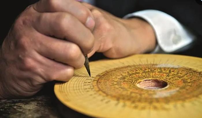 三座城堡试图改运，却依然摆脱不了富不过三代的魔咒