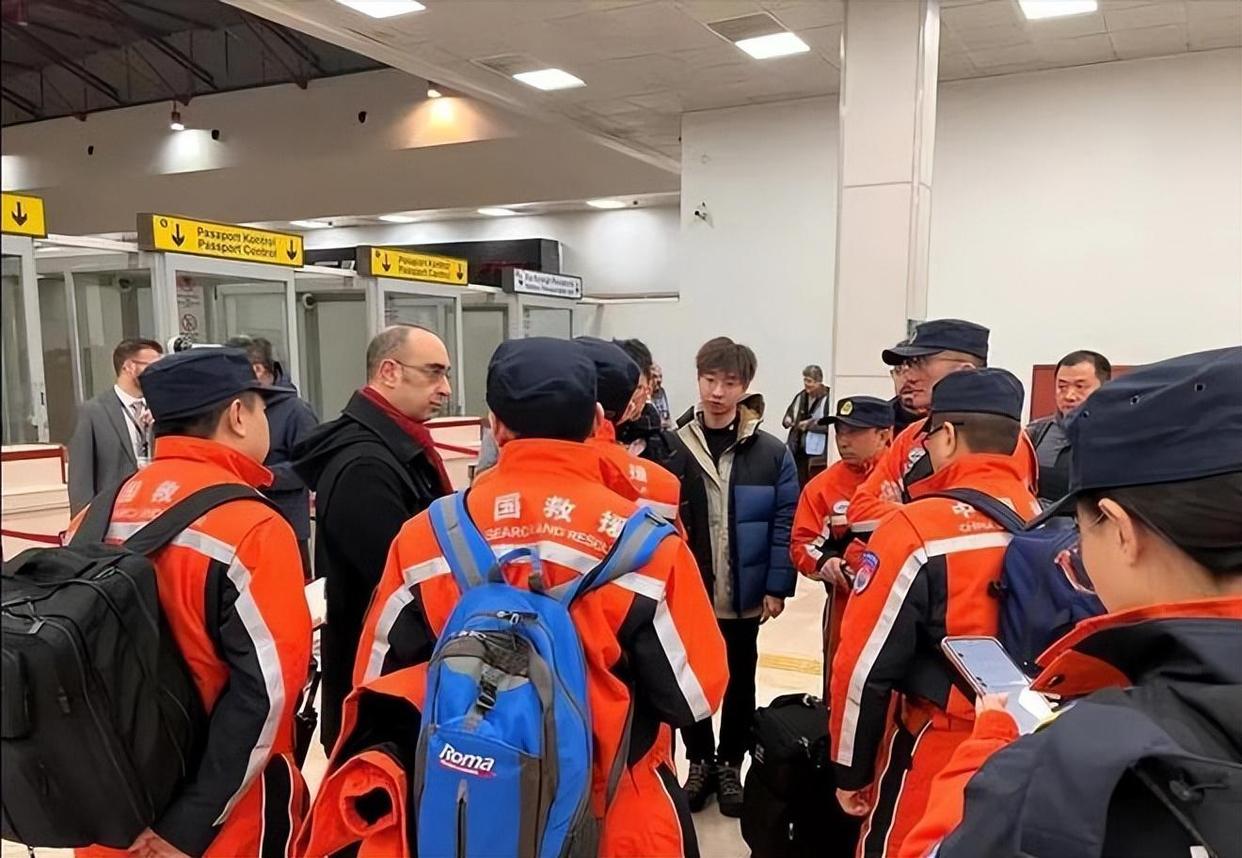 韩国民众向土耳其捐赠大量脏衣服和破旧电器真是丢人丢到国际去了