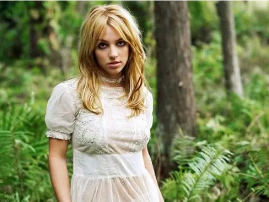 “小甜甜”被父亲在体内放节育器，奴役她13年，禁止让她见孩子