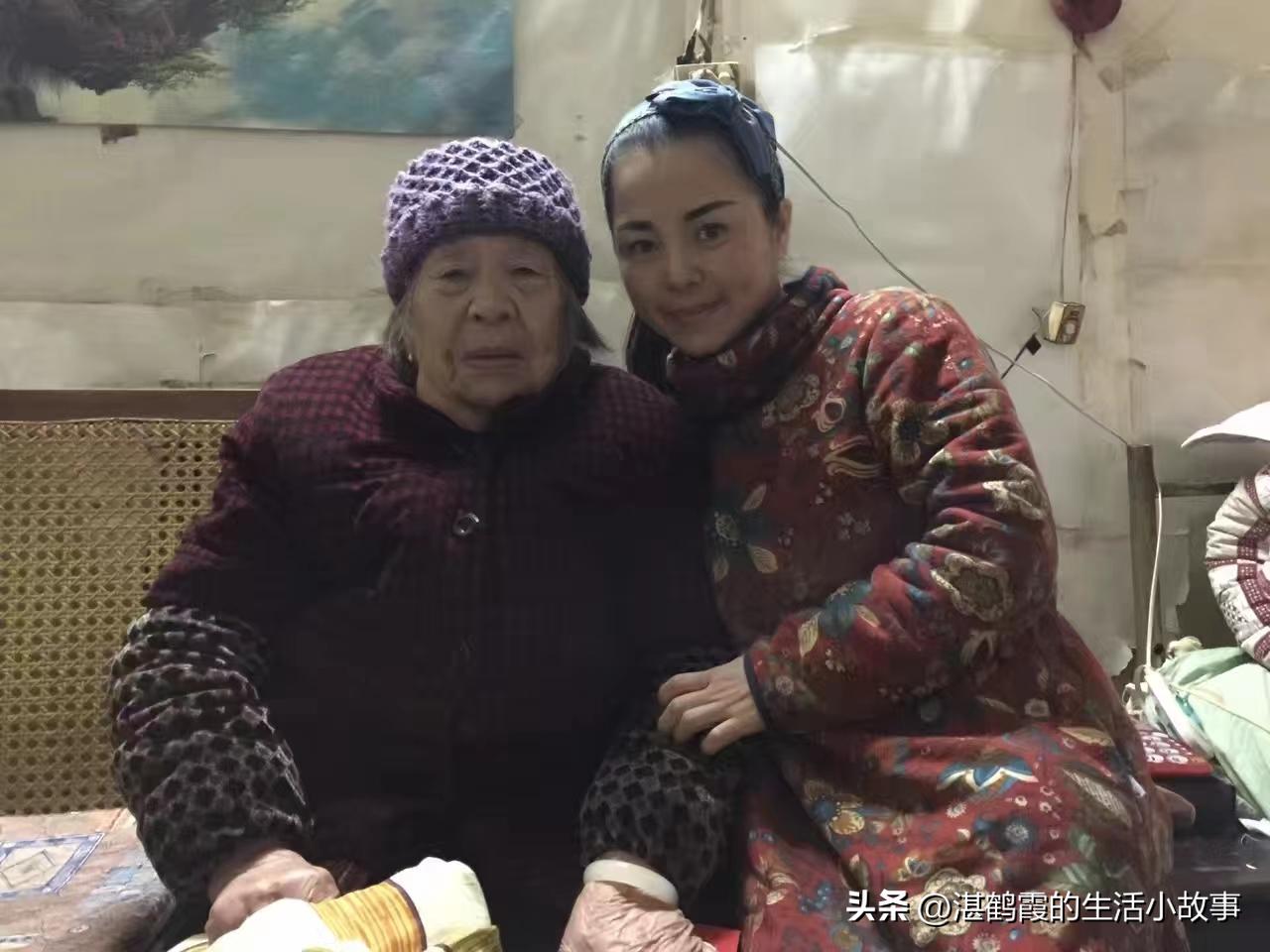 一声巨响，表叔的肚子被炸出了一个好大的坑。那年，表叔19岁