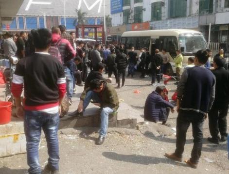 2毛钱的散烟，4块钱的面，天天在网吧过夜，这就是三和大神的生活