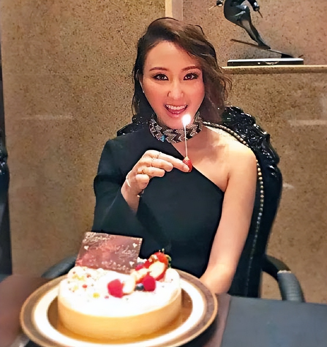 赌王四太三太翡翠项链对比,赌王三太翡翠项链