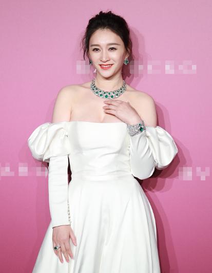 从“好闺蜜”到老死不相往来,再看李小冉和谢娜,究竟谁输谁赢?