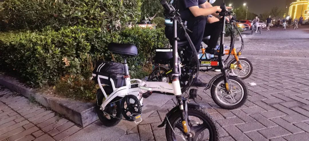 代驾师傅一般几点钟上线接单,凌晨12点代驾在哪好接单