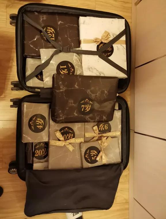 公厕洗脸、睡楼梯，只为送男友豪礼：你“倒贴”的样子震撼全网