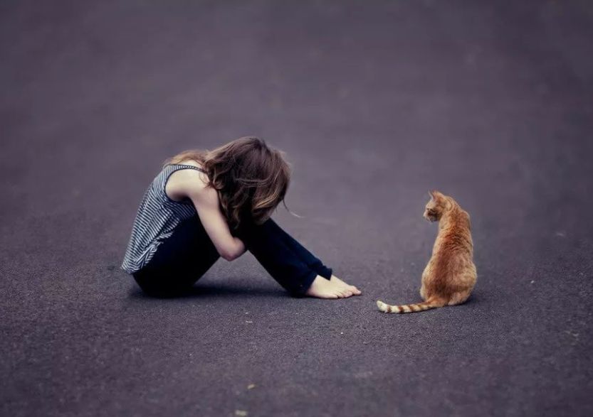 女孩发现被偷拍勇敢出击,12岁女孩被偷拍事件