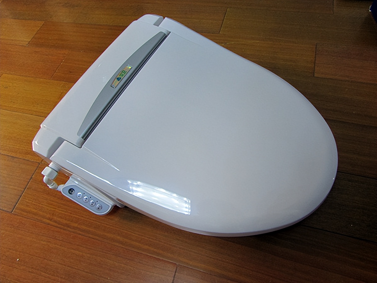 越来越多人开始买智能马桶盖，到底值不值得投入？内行人说句实话