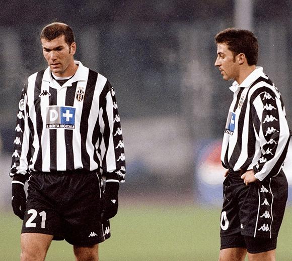 jennie抢lisa衣服,jennie96号球衣