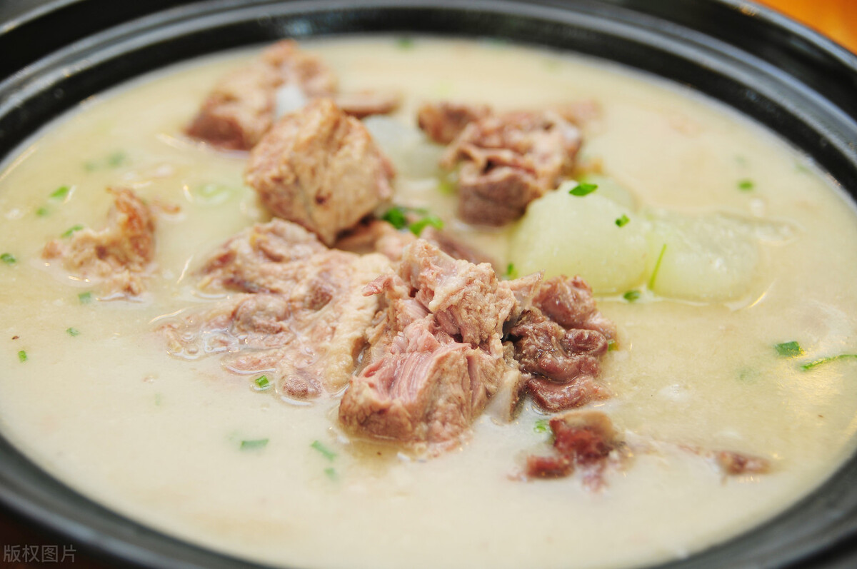 如何炖排骨肉最容易软烂,煮猪肉排骨时记住三不放