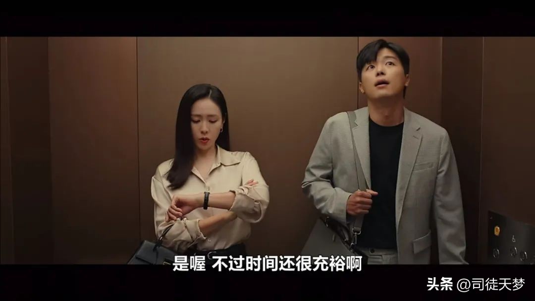 41岁女神“嫁给初恋”，比老公颜值更高的是她的衣品照着穿美绝了