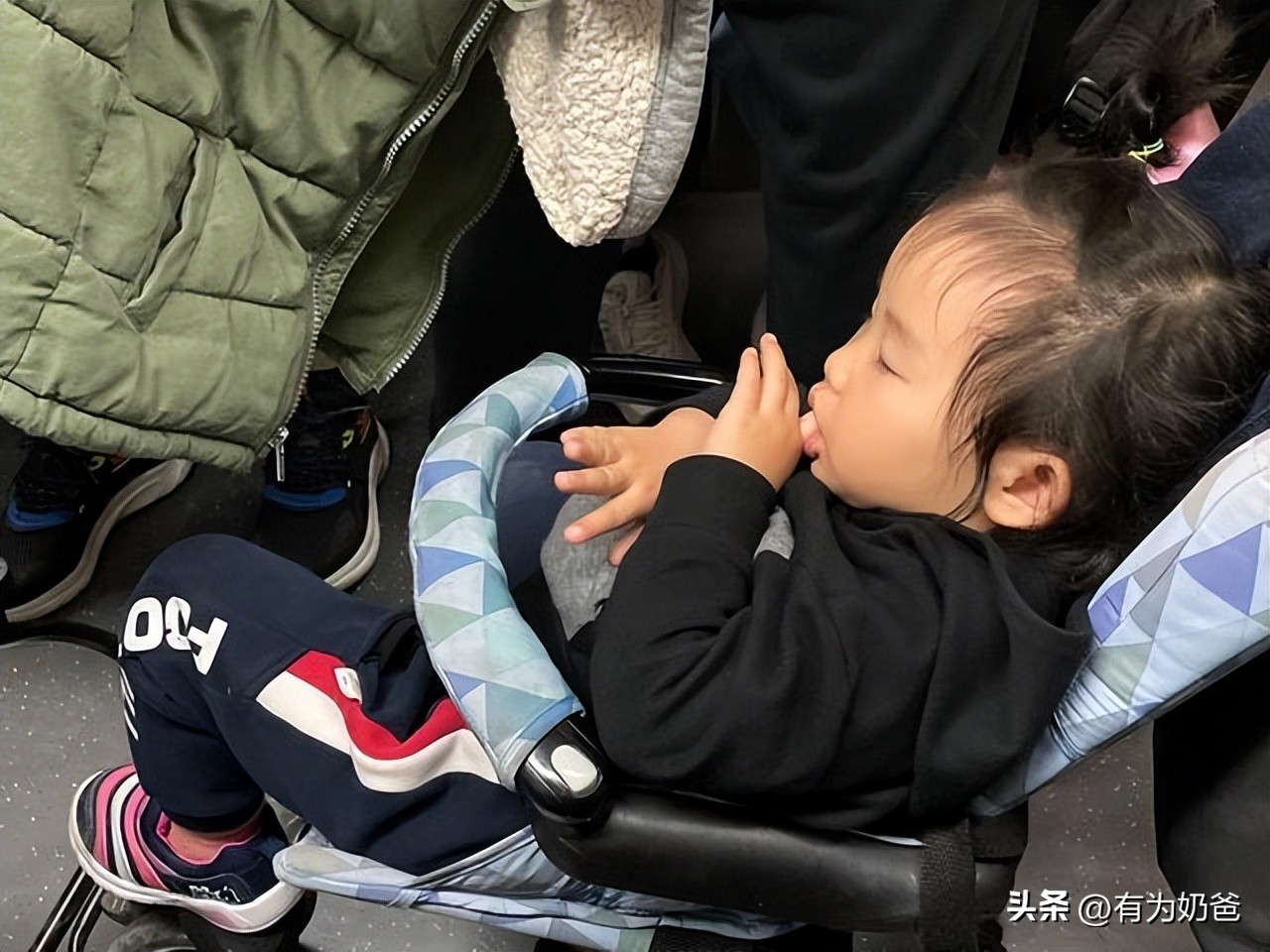 5岁儿童吃大拇指是什么原因,5岁了还吃大拇指正常吗