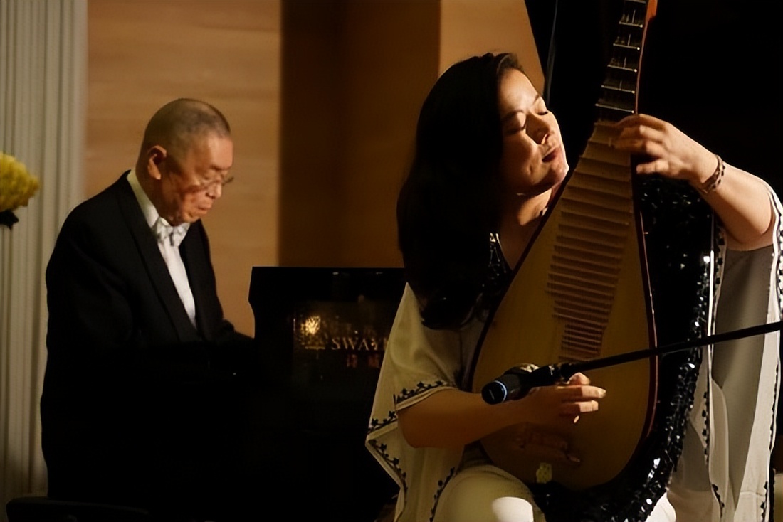 钢琴家刘诗昆：78岁娶女徒弟，81岁升级当爸爸，一家三口其乐融融