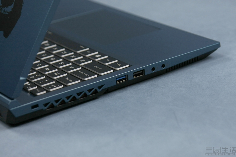 七彩虹将星x15at4050开箱,七彩虹将星x15at高配游戏测评