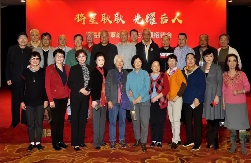 开国中将吴信泉8个儿子、4个女儿，周总理笑道：你们家是航空母舰