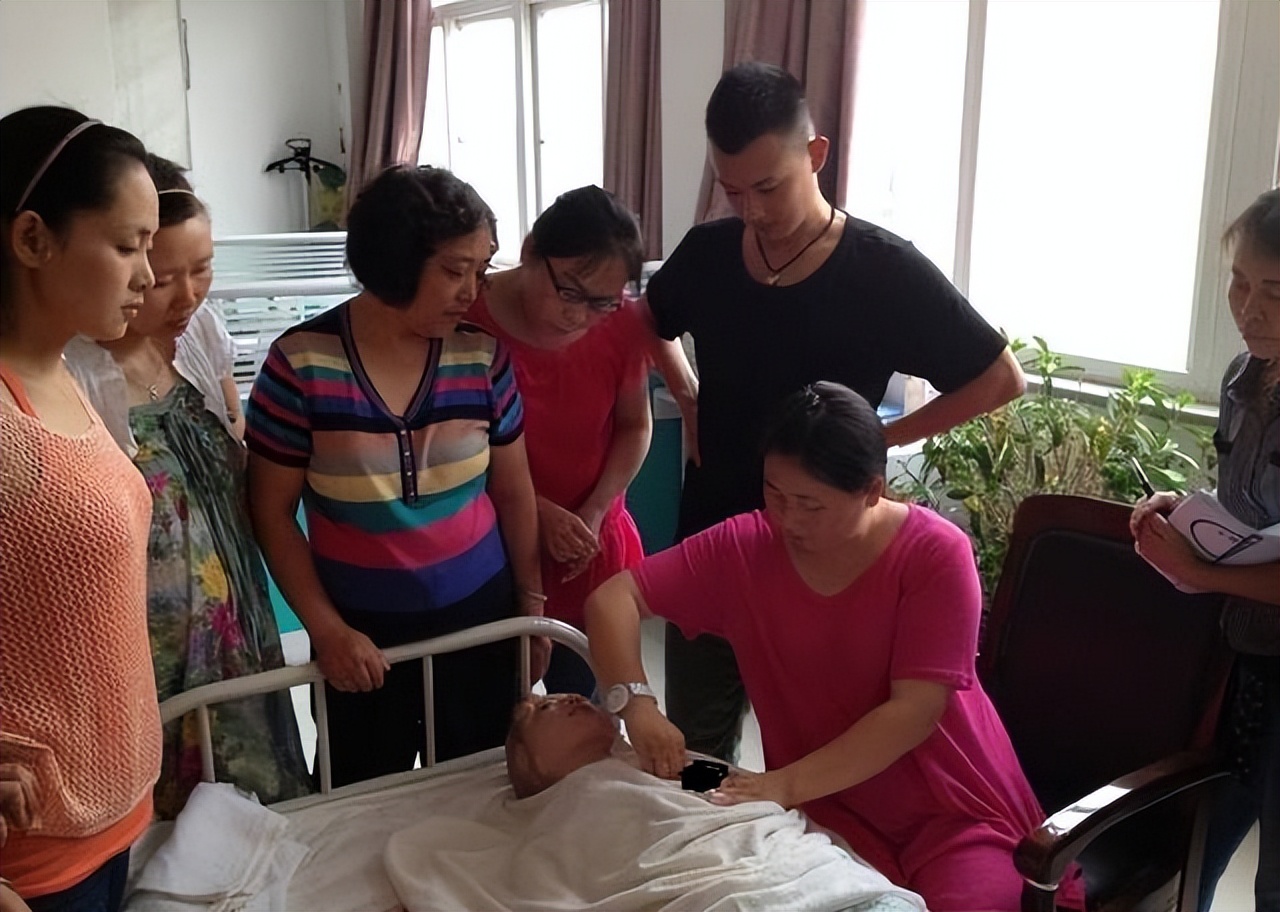 一个普通催乳师的工作经历,做催乳师一个月挣多少钱