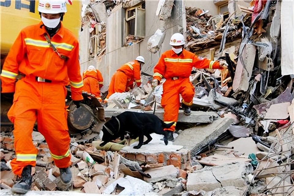 汶川地震幸存者缅怀逝者事件,缅怀512汶川地震中逝去的同胞