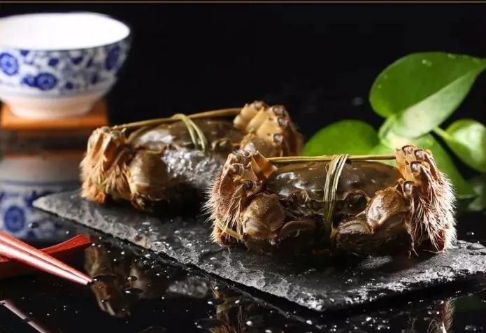 卖螃蟹怎么存放活得更久,死螃蟹怎么保存才新鲜能保存多久