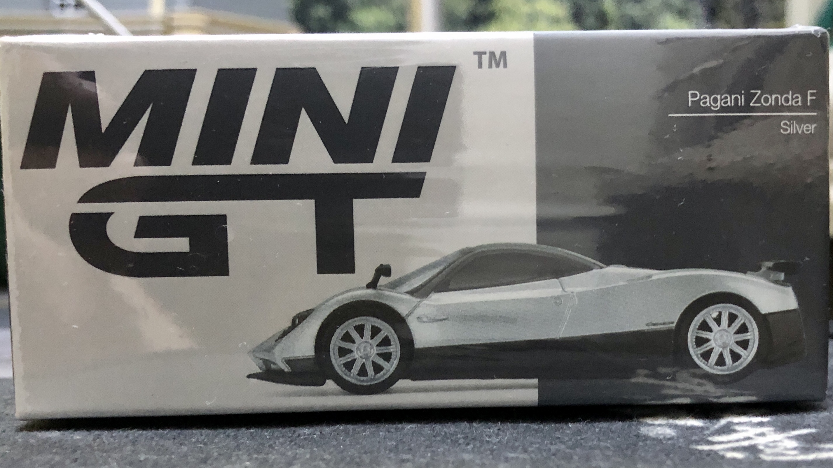 TarmacWorks的帕加尼ZondaR，可远观又可亵玩？