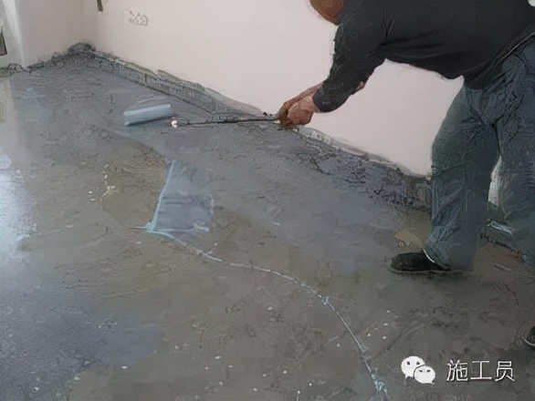 混凝土板裂缝是什么原因造成的,现浇板浇砼后表面裂缝是什么原因