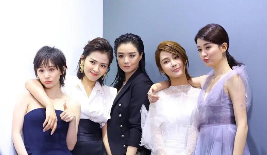 好闺蜜在背后捅刀子,好闺蜜背后捅你一刀