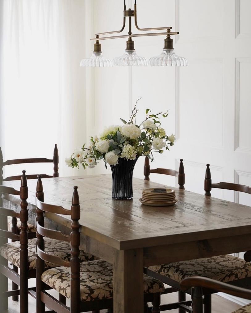 高级感原木风客厅设计,英国女子装修新房