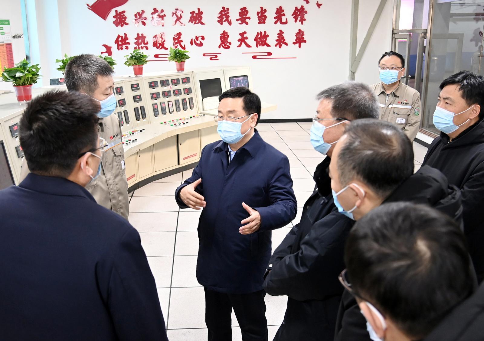 王新伟在调研检查供热运行和燃气安全工作时强调：让百姓温暖过冬安全过冬