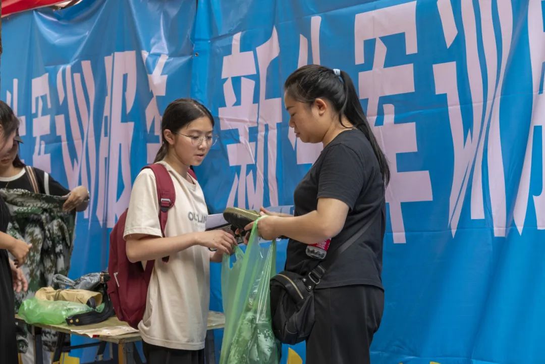 武汉纺织大学外经贸学院22级迎新,武汉纺织大学外经贸学院23届新生