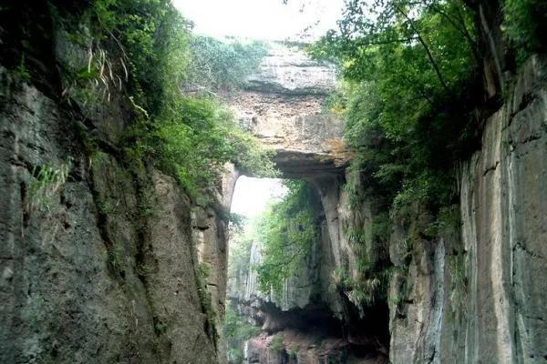 大理弥渡县天生桥风景,大理弥渡天生桥