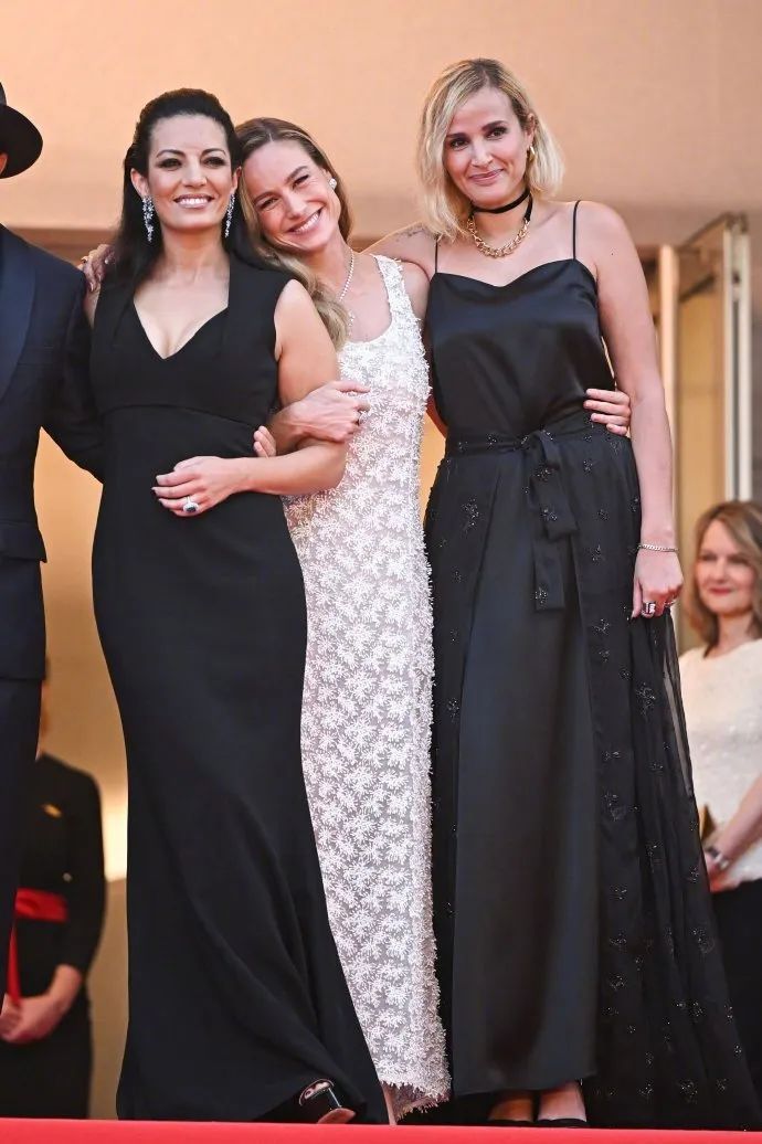 戛纳红毯范冰冰艳压群芳,范冰冰再次惊艳戛纳红毯